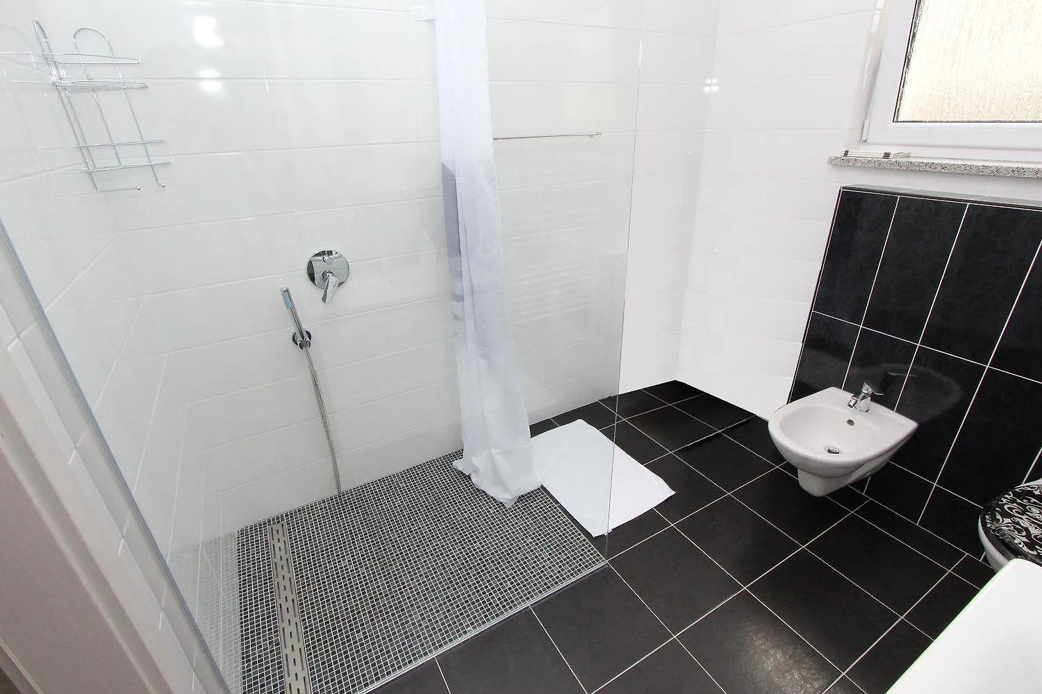 Modernes Apartment Nur 10 Minuten Zum Zentrum Von Rovinj Mit Privatem Balkon