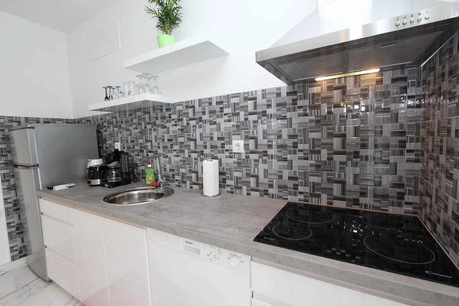 Modernes Apartment Nur 10 Minuten Zum Zentrum Von Rovinj Mit Privatem Balkon