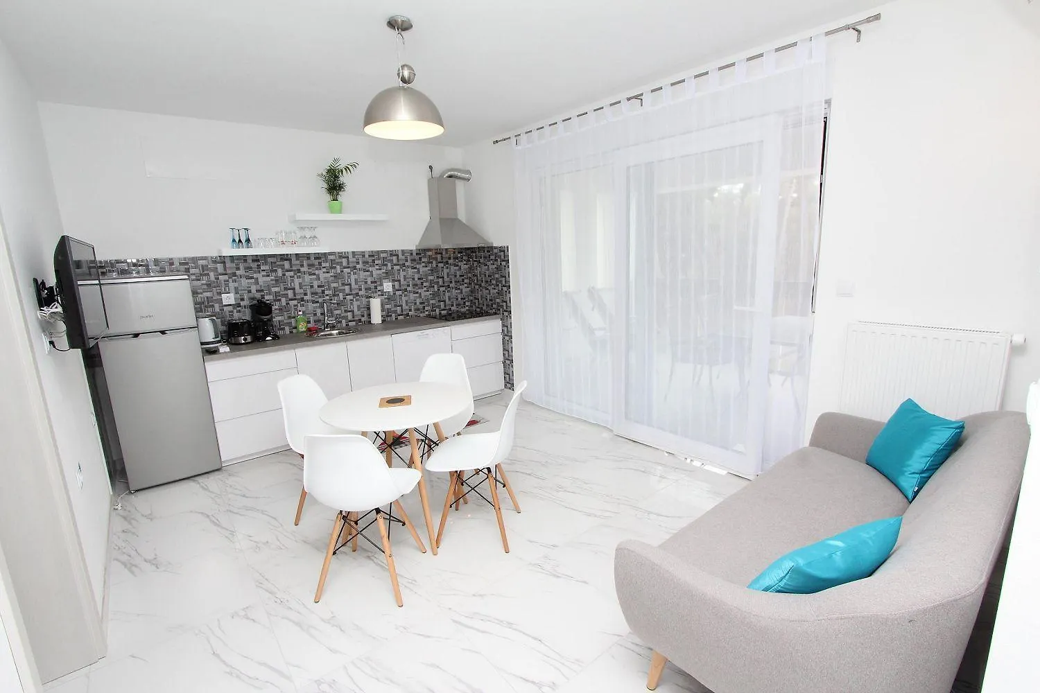 Modernes Apartment Nur 10 Minuten Zum Zentrum Von Rovinj Mit Privatem Balkon